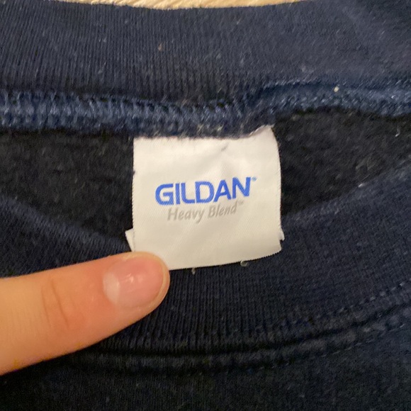 2 medium gildan crewnecks navy and dark green in good condition but very worn - Picture 5 of 6